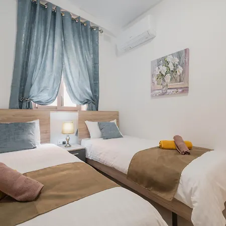 Girna - Entire 3br Ground Floor Charming Apartmán