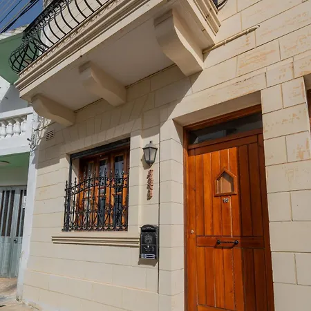 Girna - Entire 3br Ground Floor Charming Apartmán *