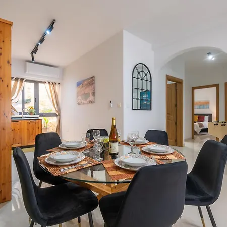 Girna - Entire 3br Ground Floor Charming