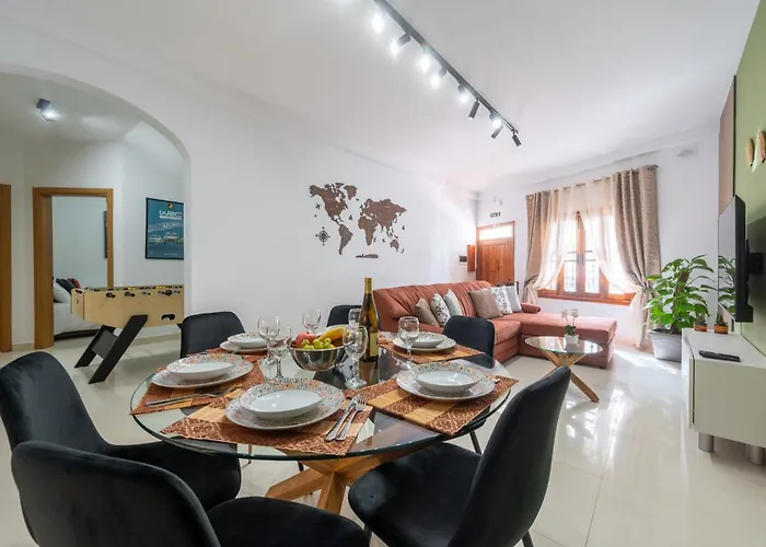 Girna - Entire 3br Ground Floor Charming *