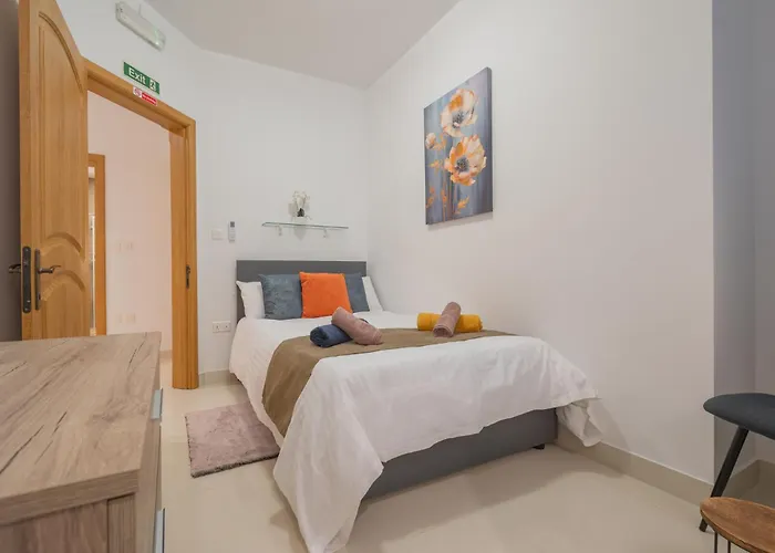 Girna - Entire 3br Ground Floor Charming 公寓